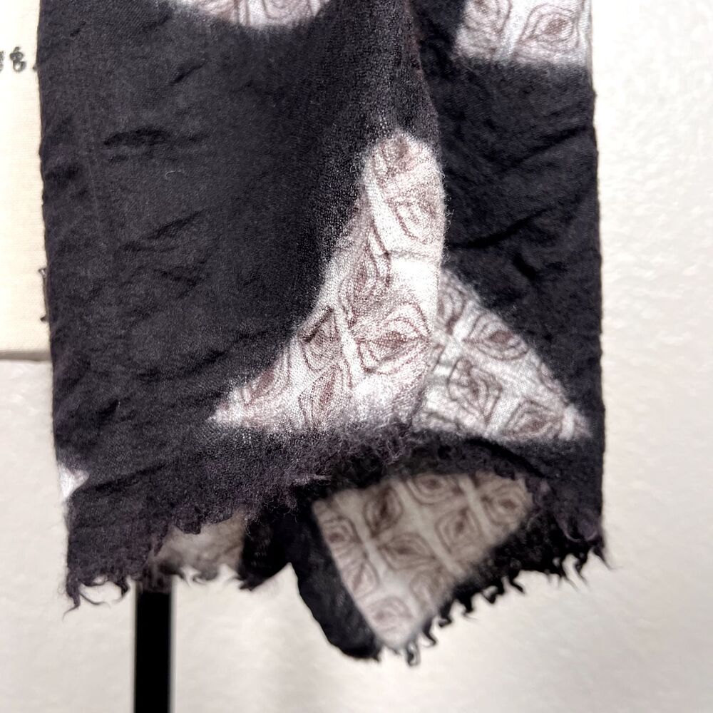 Geometric 23" x 64" Fringe Edge Scarf Black White Triangles Floral Print - Picture 4 of 7